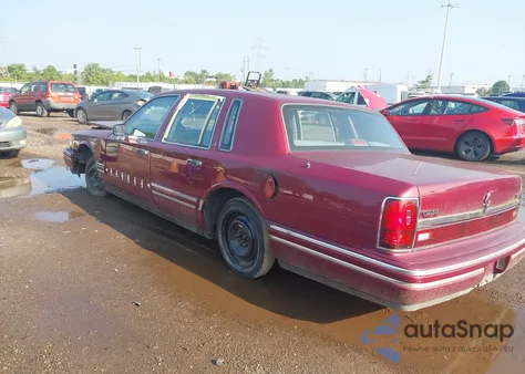 1993 Lincoln Town Car Executive from USA, damaged, VIN 1LNLM81W7PY727890